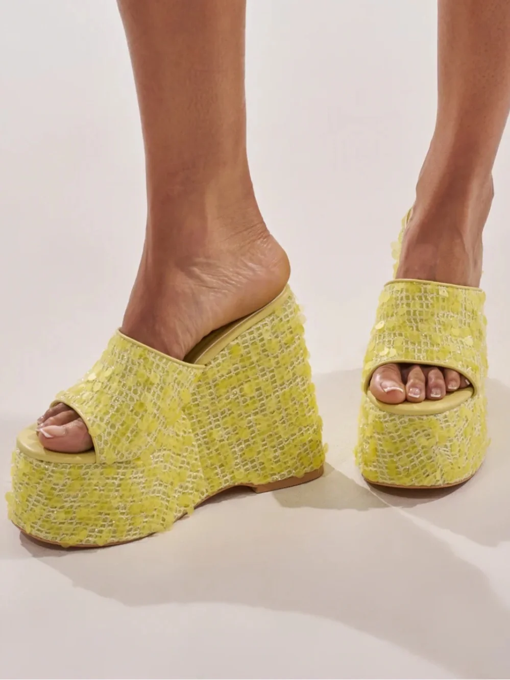 🔥 AZALEA WANG BETSEY YELLOW SEQUIN RAFFIA WEDGE